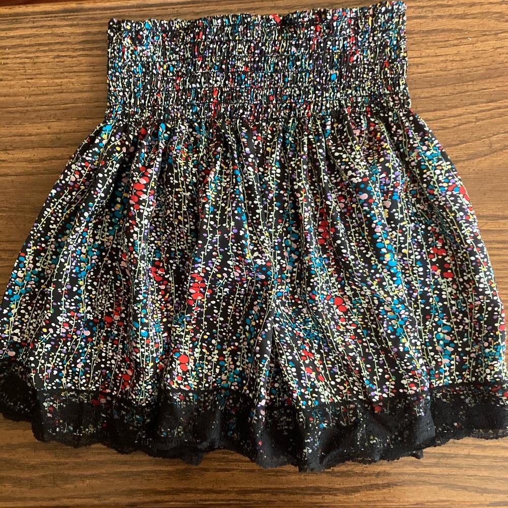 Mini skirt also can be worn as a tube top - Picture 1 of 3